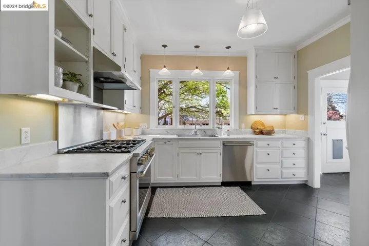 90 Fairview Ave, Piedmont, California 94610