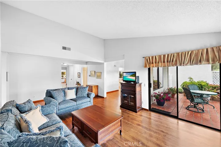 23552 Villena, Mission Viejo, California 92692