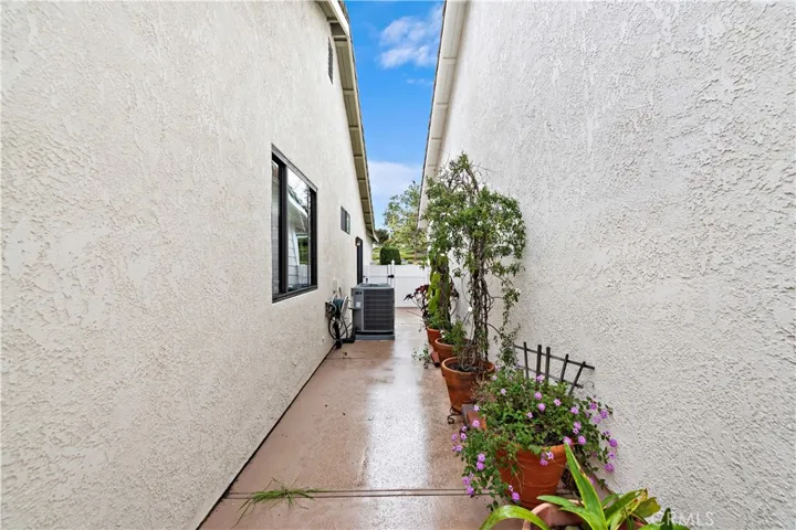 23552 Villena, Mission Viejo, California 92692