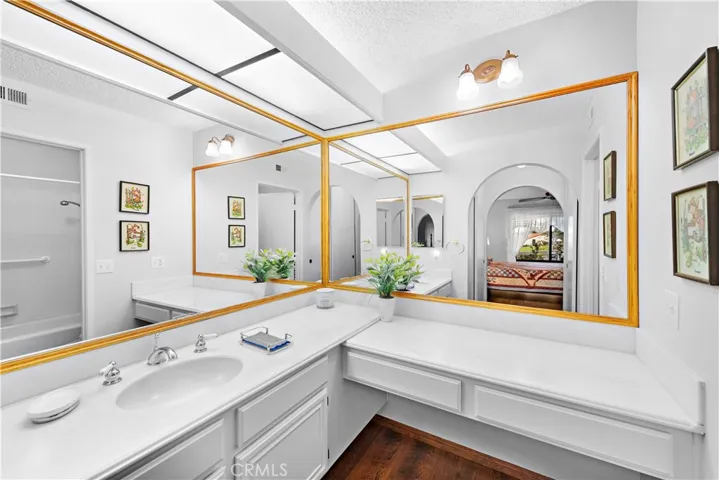 23552 Villena, Mission Viejo, California 92692