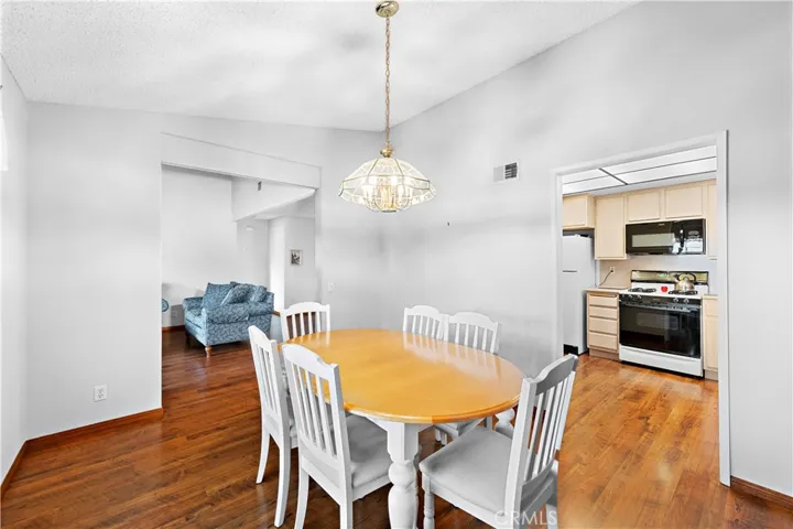 23552 Villena, Mission Viejo, California 92692