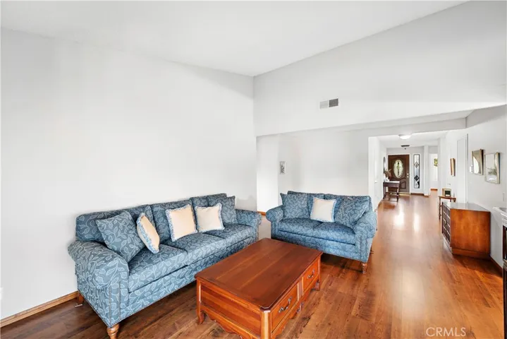 23552 Villena, Mission Viejo, California 92692