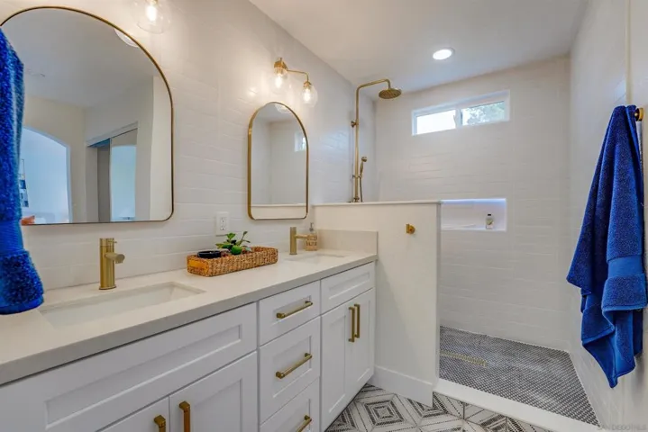 5065 Viewridge Way, Oceanside, California 92056