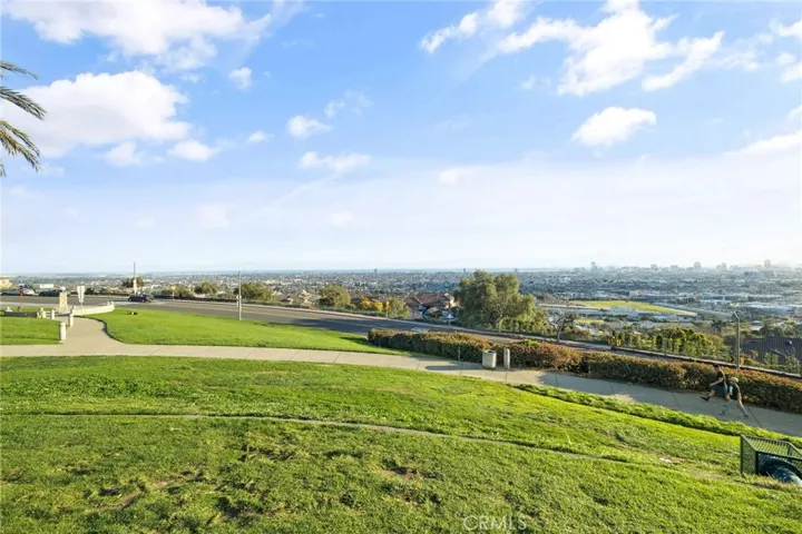 1866 Raymond Avenue, Signal Hill, California 90755