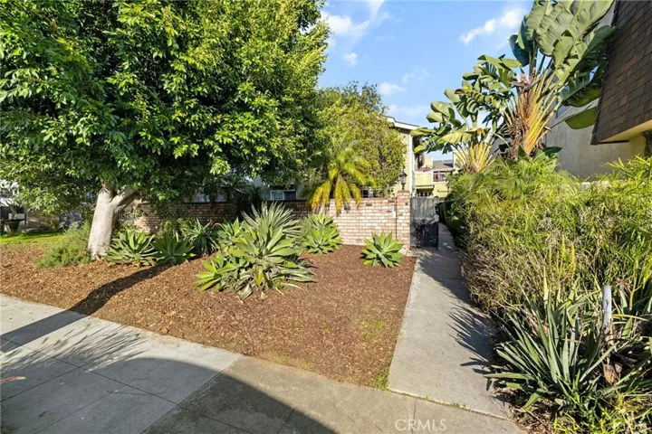 1866 Raymond Avenue, Signal Hill, California 90755