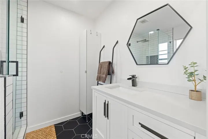 1866 Raymond Avenue, Signal Hill, California 90755