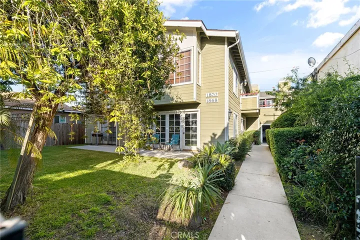 1866 Raymond Avenue, Signal Hill, California 90755