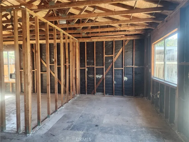 Kitchen - Stove was straight ahead, and refrigerator was on the left.