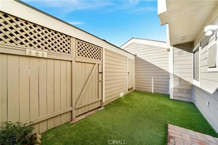 18 Seabird Court, Newport Beach, California 92663