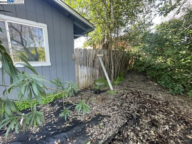 1502 Cottonwood Ave, Redding, California 96001