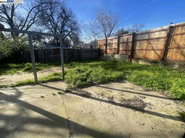 1502 Cottonwood Ave, Redding, California 96001