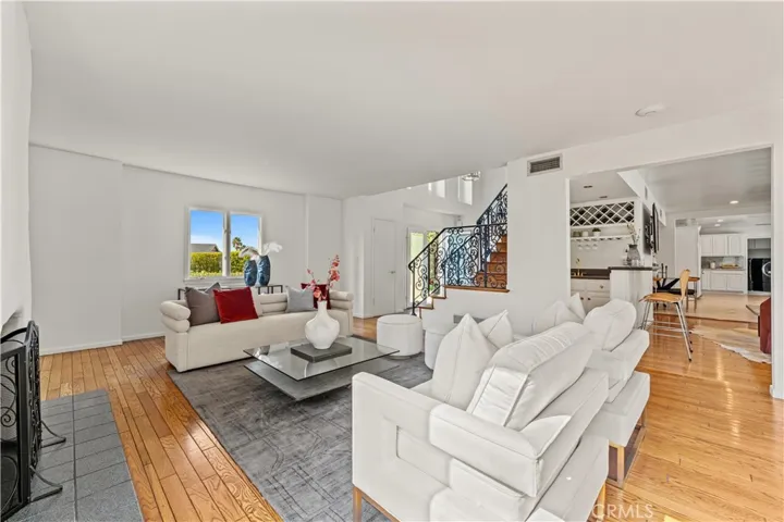 11442 Dona Cecilia Drive, Studio City, California 91604