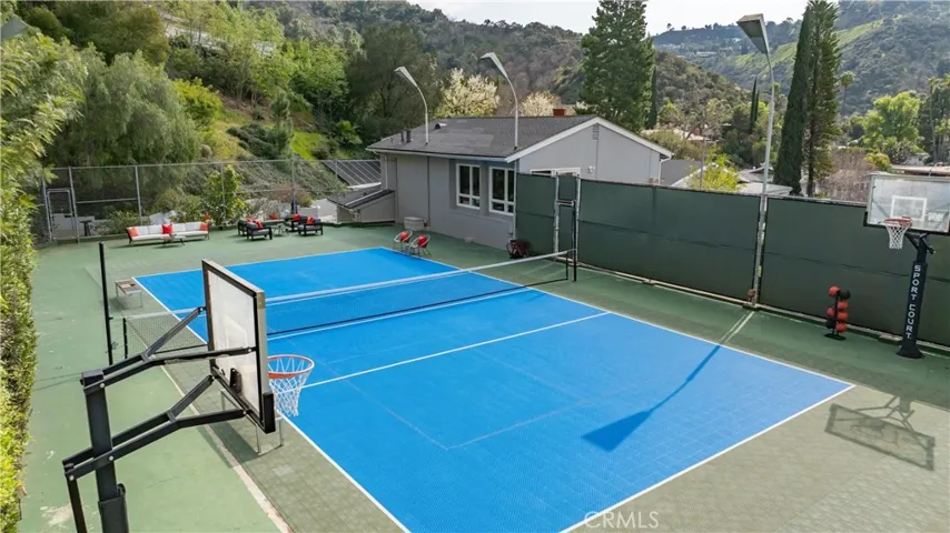 11442 Dona Cecilia Drive, Studio City, California 91604