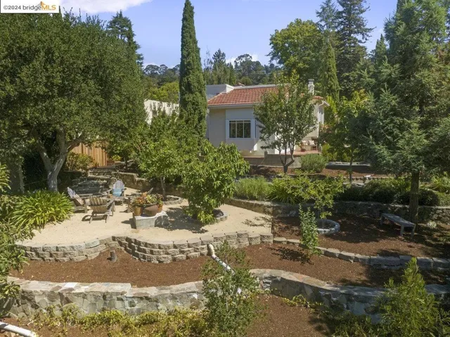 2621 La Cuesta Ave, Oakland, California 94611