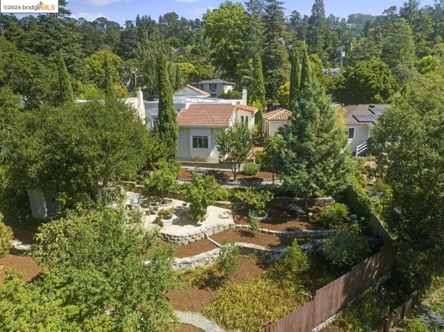 2621 La Cuesta Ave, Oakland, California 94611