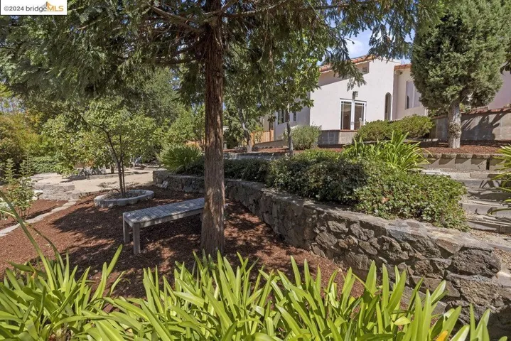 2621 La Cuesta Ave, Oakland, California 94611