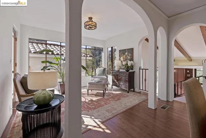 2621 La Cuesta Ave, Oakland, California 94611