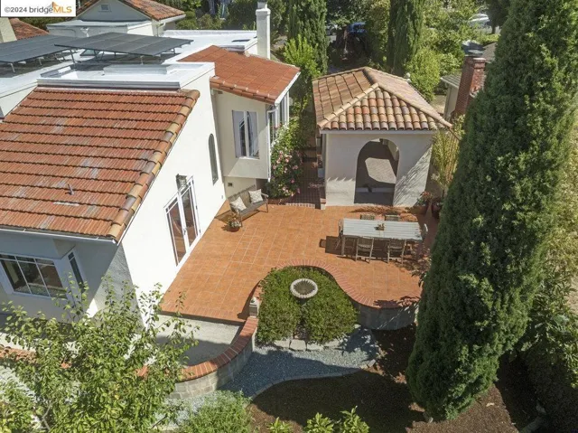 2621 La Cuesta Ave, Oakland, California 94611