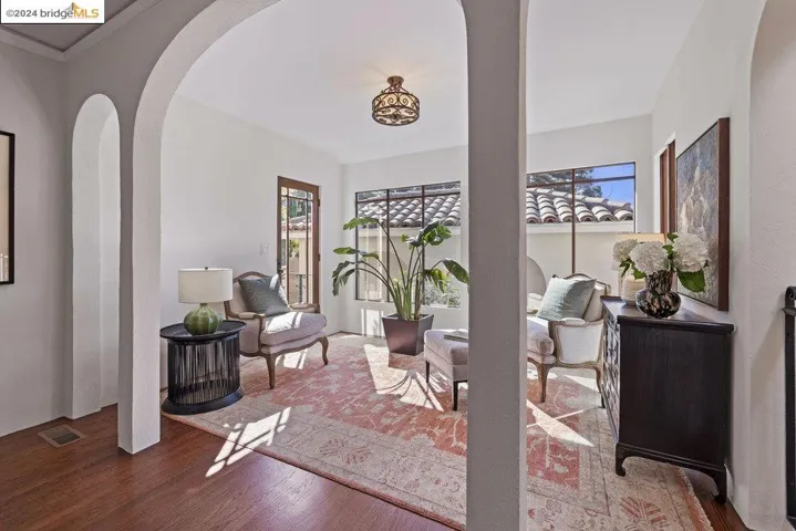 2621 La Cuesta Ave, Oakland, California 94611