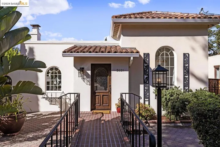 2621 La Cuesta Ave, Oakland, California 94611