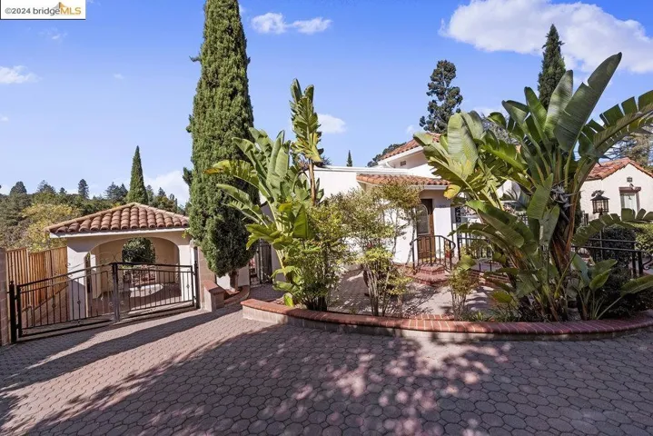 2621 La Cuesta Ave, Oakland, California 94611