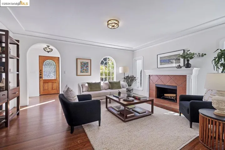 2621 La Cuesta Ave, Oakland, California 94611
