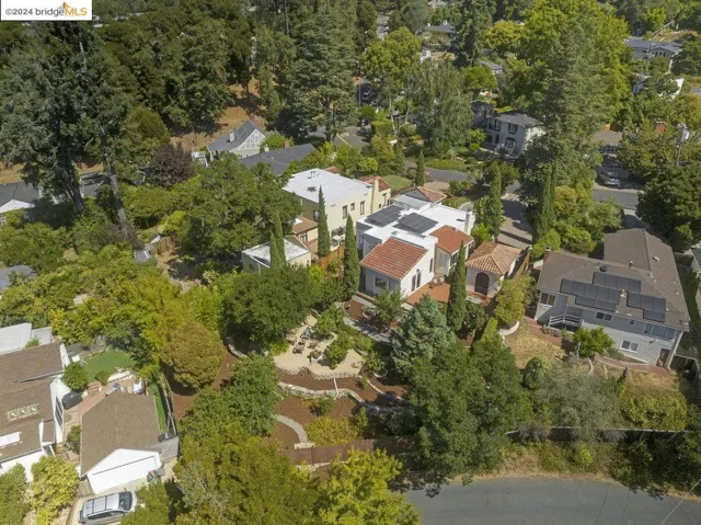 2621 La Cuesta Ave, Oakland, California 94611