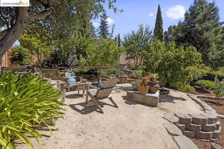 2621 La Cuesta Ave, Oakland, California 94611