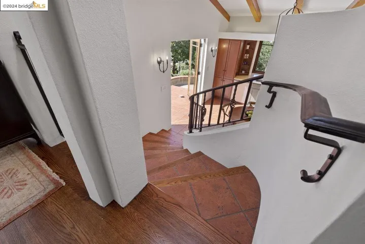 2621 La Cuesta Ave, Oakland, California 94611