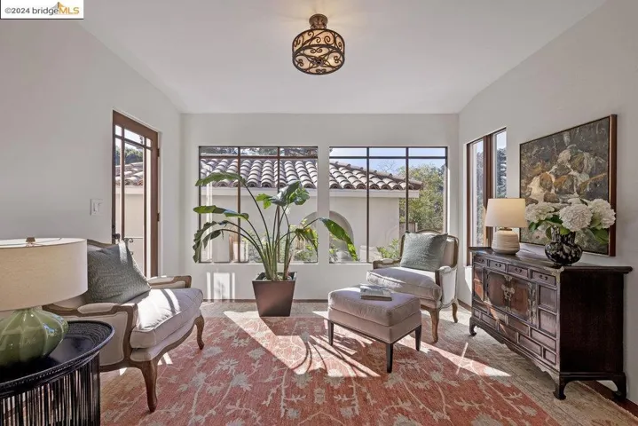 2621 La Cuesta Ave, Oakland, California 94611