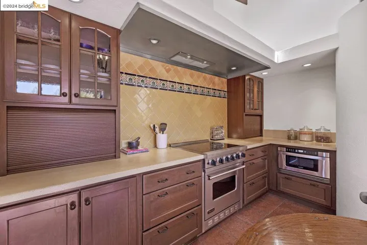 2621 La Cuesta Ave, Oakland, California 94611