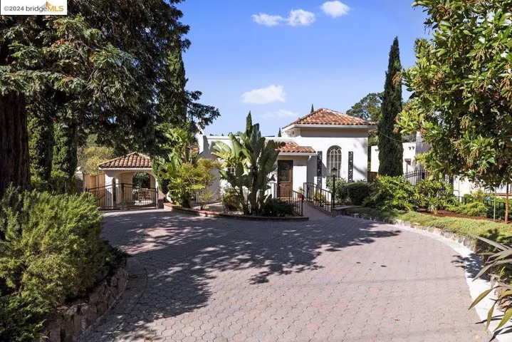 2621 La Cuesta Ave, Oakland, California 94611