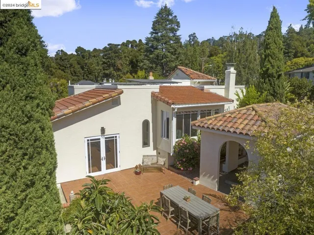 2621 La Cuesta Ave, Oakland, California 94611