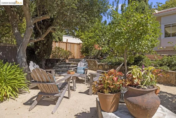 2621 La Cuesta Ave, Oakland, California 94611