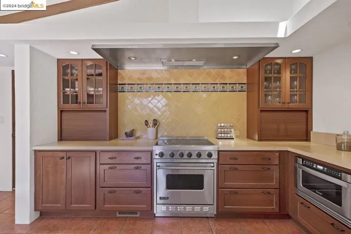 2621 La Cuesta Ave, Oakland, California 94611