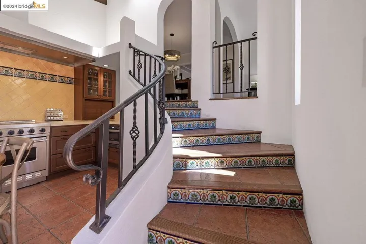 2621 La Cuesta Ave, Oakland, California 94611