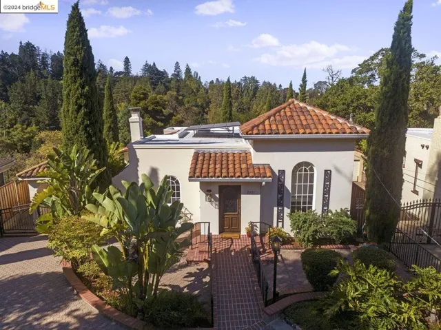 2621 La Cuesta Ave, Oakland, California 94611