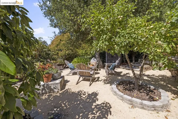 2621 La Cuesta Ave, Oakland, California 94611