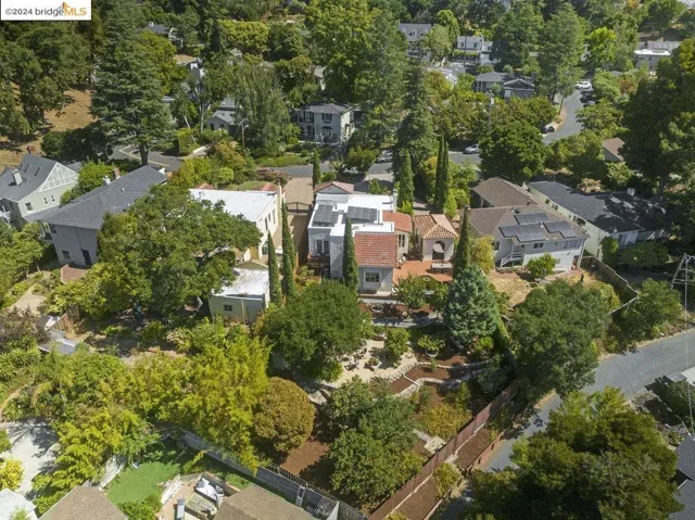 2621 La Cuesta Ave, Oakland, California 94611