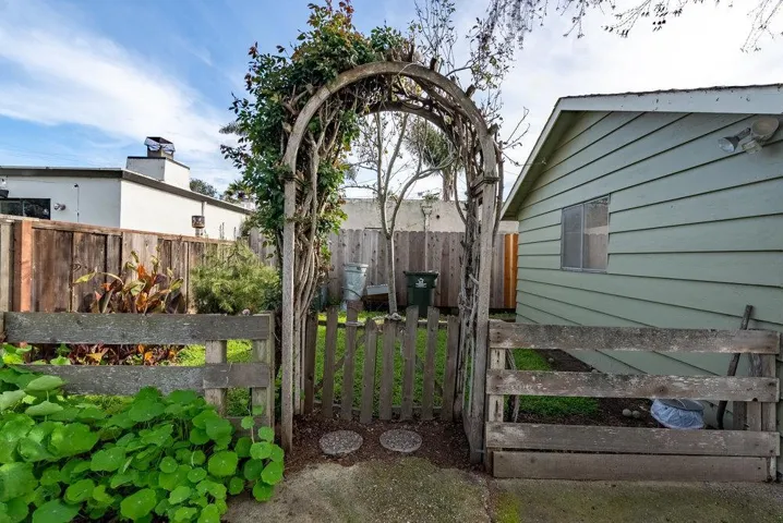 75 Homestead Avenue, Salinas, California 93901
