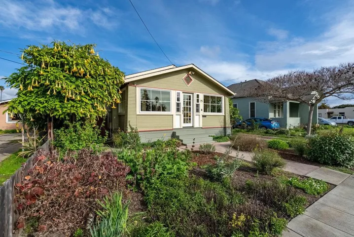 75 Homestead Avenue, Salinas, California 93901