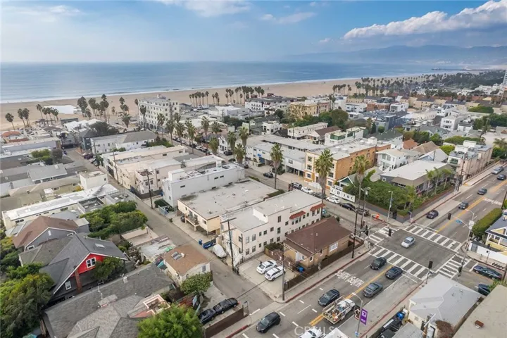 62 Rose Avenue, Venice, California 90291