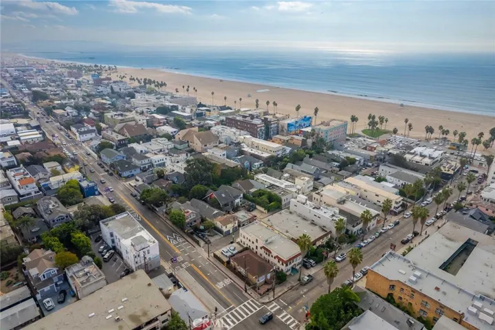 62 Rose Avenue, Venice, California 90291