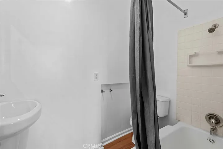 62 Rose Avenue, Venice, California 90291