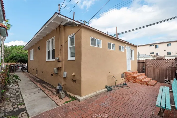 62 Rose Avenue, Venice, California 90291