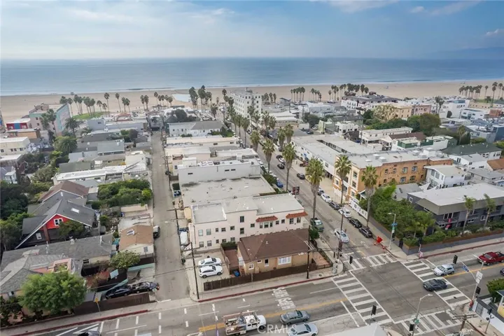 62 Rose Avenue, Venice, California 90291