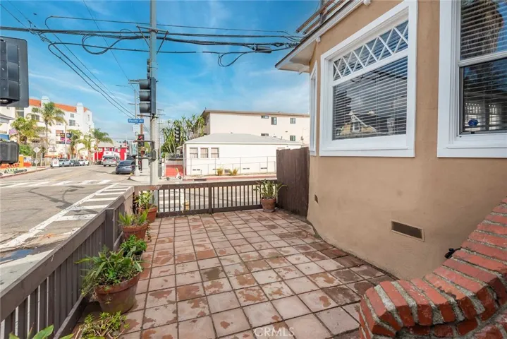 62 Rose Avenue, Venice, California 90291