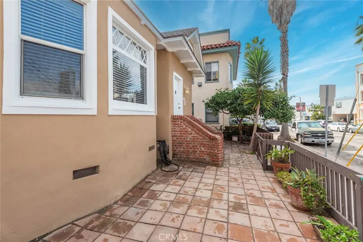 62 Rose Avenue, Venice, California 90291