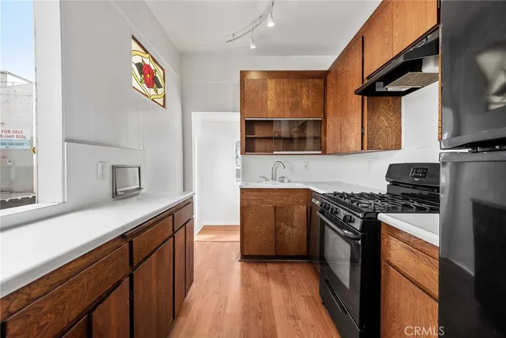 62 Rose Avenue, Venice, California 90291