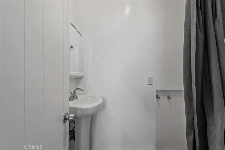 62 Rose Avenue, Venice, California 90291